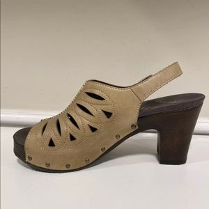 Dansko Rowena cut out platform sandals size 41 EUC